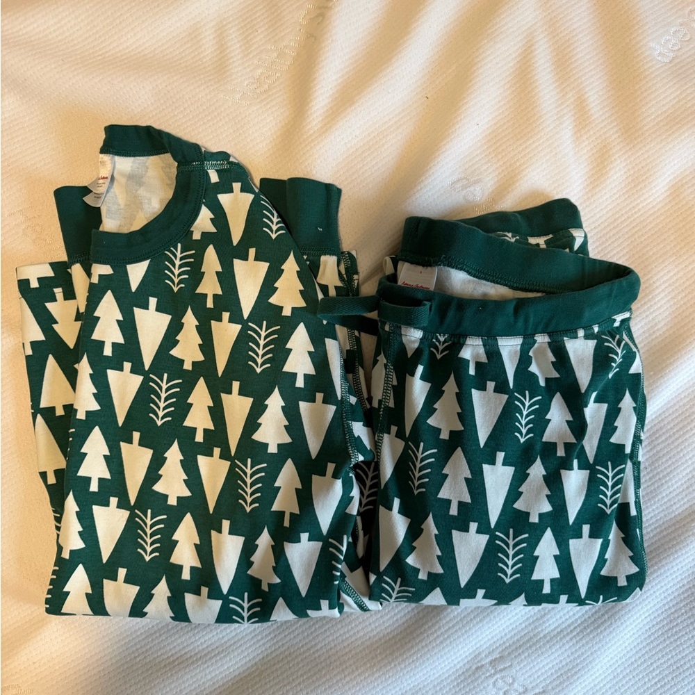 Hanna Andersson Forest Green and White Pajama Set